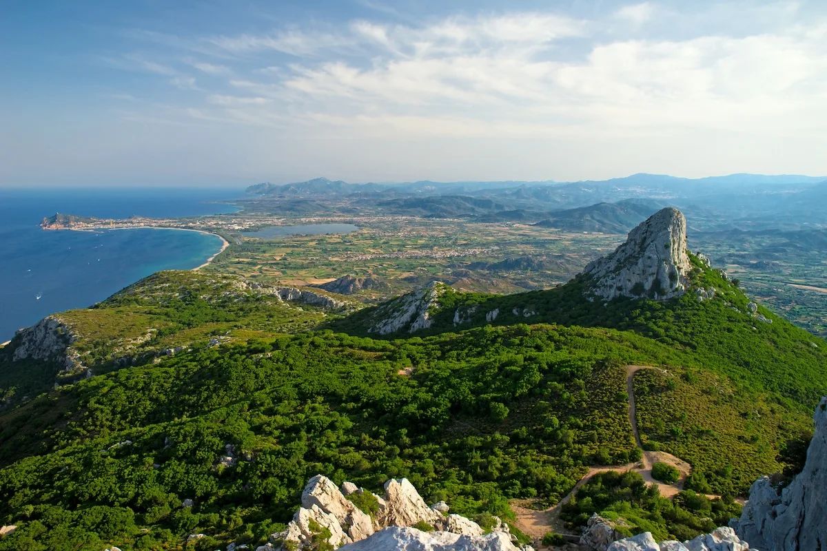 Paesaggio dell'Ogliastra tra mare e montagna