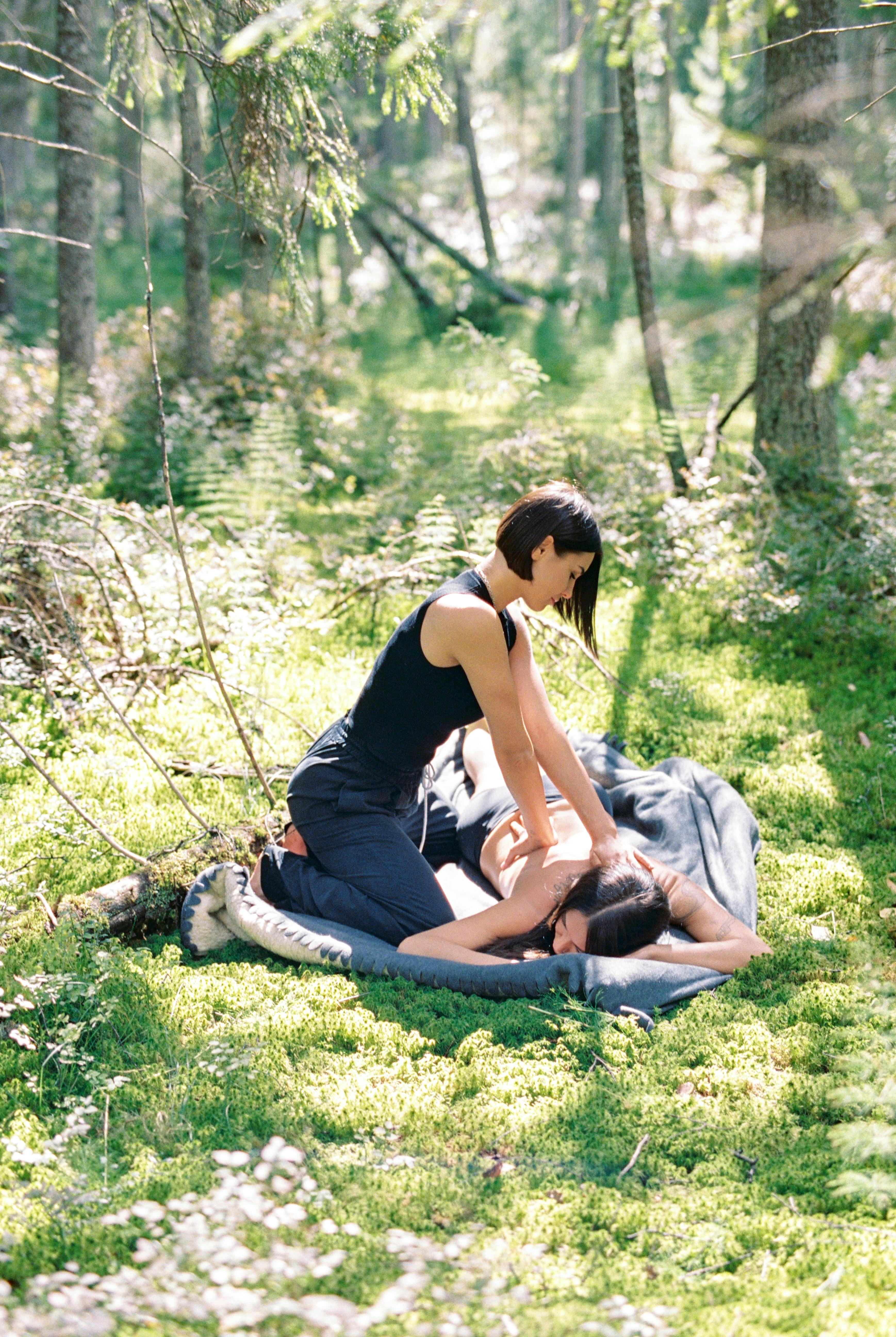 Trattamento shiatsu in ambiente essenziale